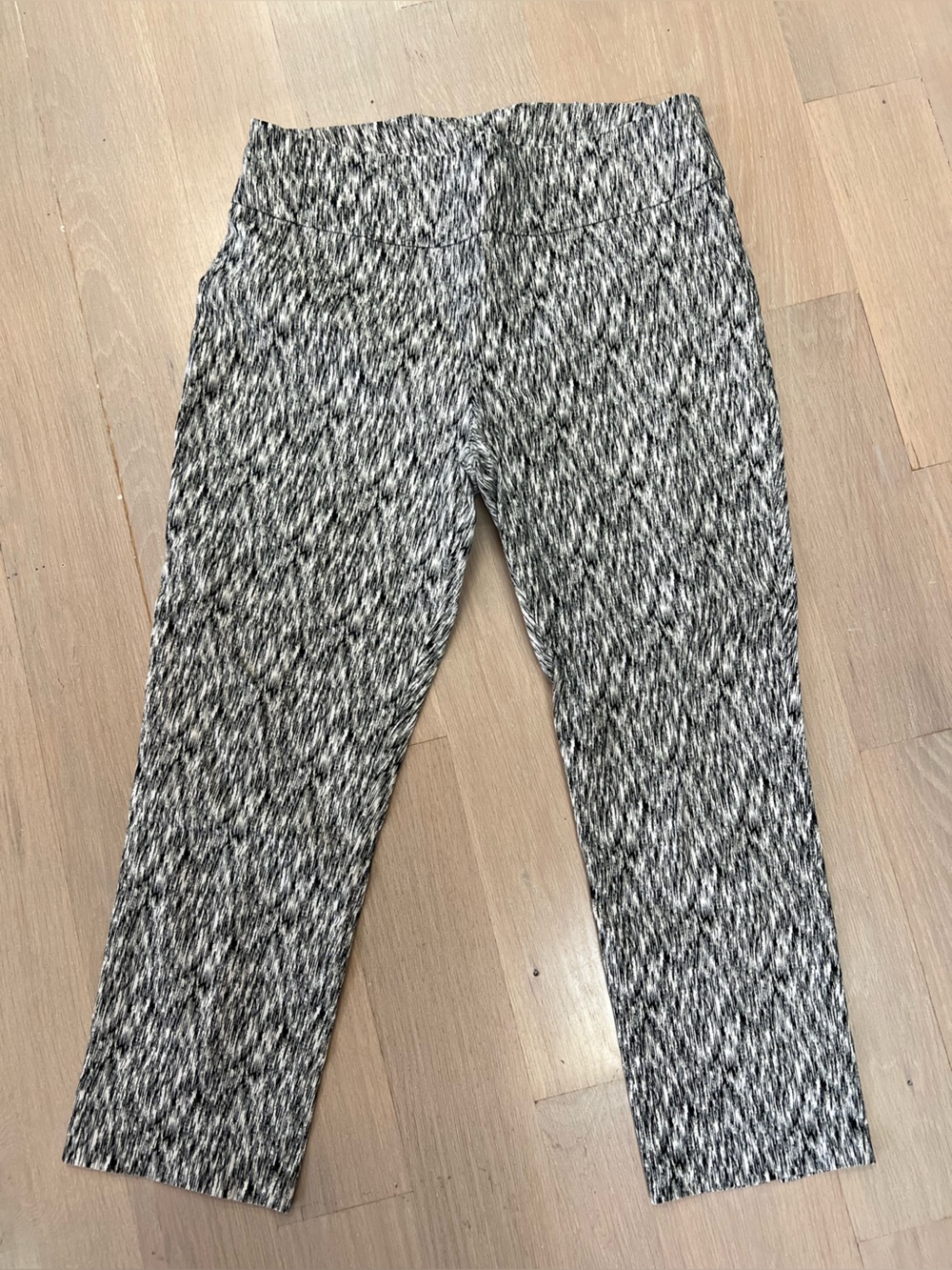 EUC Tribal Women’s size 14 Black and White Pull On Pants